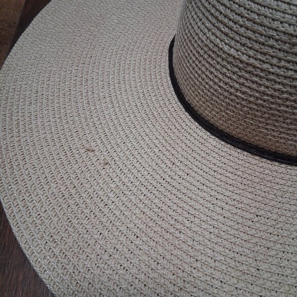 SOLD Womens Wide Brim Straw Hat Big Floppy Foldable Beach Sun Hat UPF 50+ - Picture 5 of 6